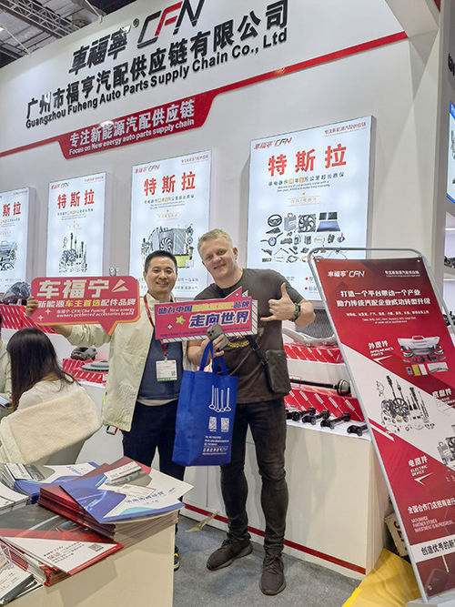 Müşteriyle takım fotoğrafı